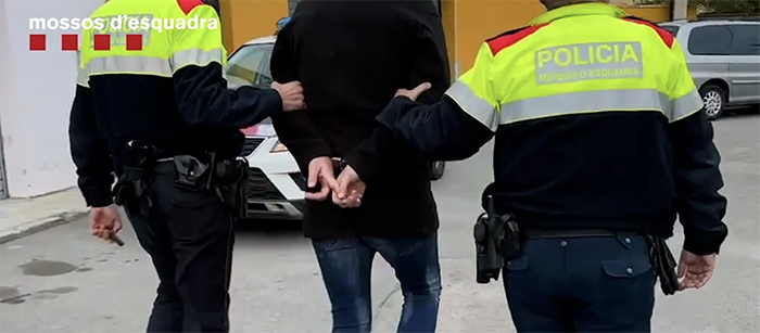 SUCCESSOS: Detinguts dos homes per robatori amb violència a Esplugues de Llobregat