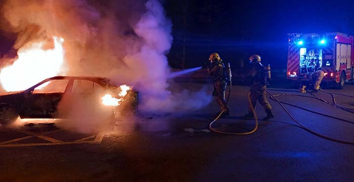  SUCCESSOS: Crema totalment un cotxe a Sant Vicenç dels Horts a la via pública
