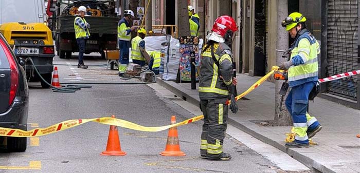 Una fuita de gas a Molins de Rei i un incendi a Viladecans mobilitzen els Bombers