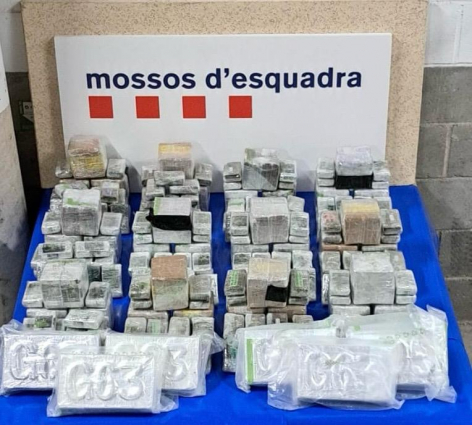Els Mossos desmantellen una xarxa de narcotràfic al Baix Llobregat que enviava droga a Europa en màquines d'aigua a pressió