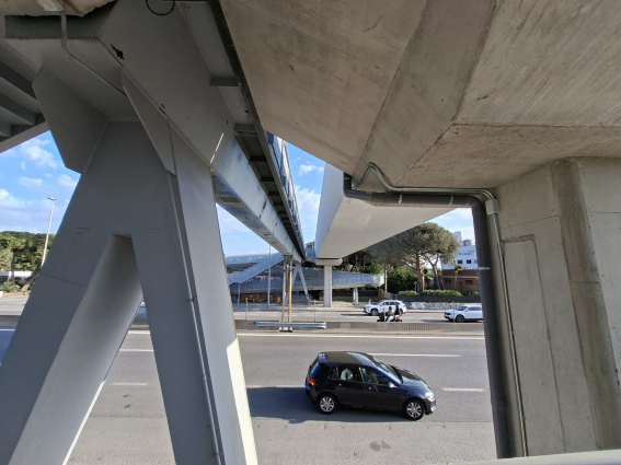 Tall total de la C-31 entre Castelldefels i Gavà per culminar la nova passarel·la per a vianants