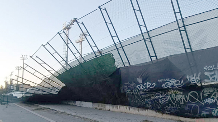Cau un mur a la Ciutat Esportiva del Barça pel temporal de vent