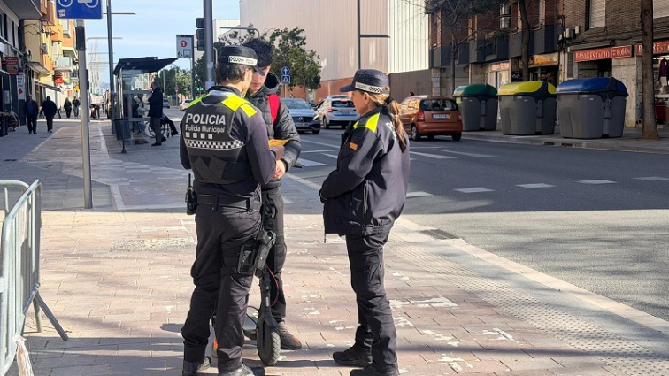 Gavà intensifica el control del casc en patinets elèctrics abans de l’inici de les sancions