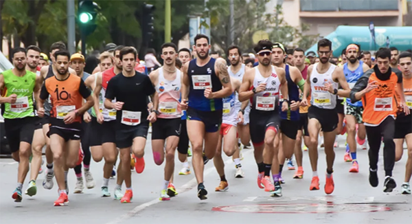 Lucas Mola i Sandra Sancho guanyen la Cursa Solidària de Reis de Cornellà