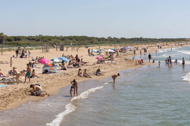 Viladecans reforça el servei de socorrisme i amplia l'horari del transport públic per a la temporada de platja