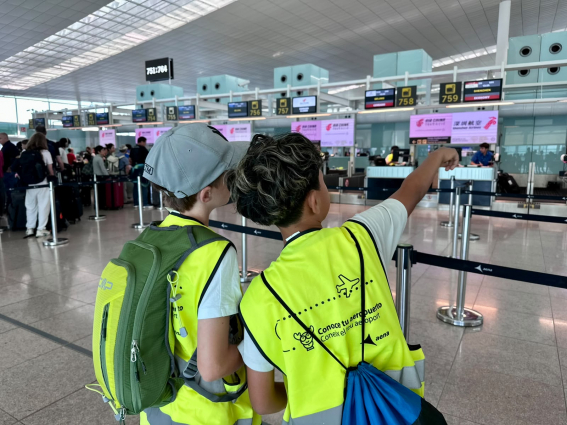 L'Aeroport de Barcelona-El Prat rep més de 2.600 assistents en el seu programa de visites culturals