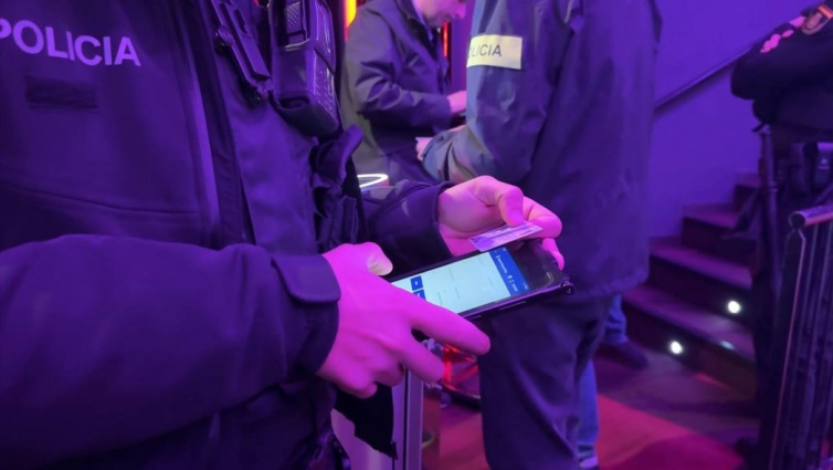 L'operatiu ‘Kanpai’ dels Mossos es salda amb tres detinguts i prop de 300 identificats al Baix Llobregat