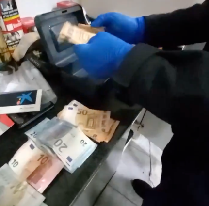 Els Mossos desmantellen un punt de venda de cocaïna al barri d'El Pedró de Cornellà de Llobregat