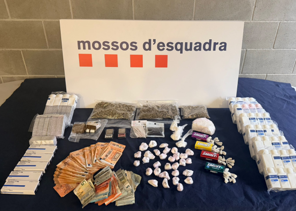 Els Mossos detenen tres homes i desmantellen dos pisos de distribució de droga a Esparreguera