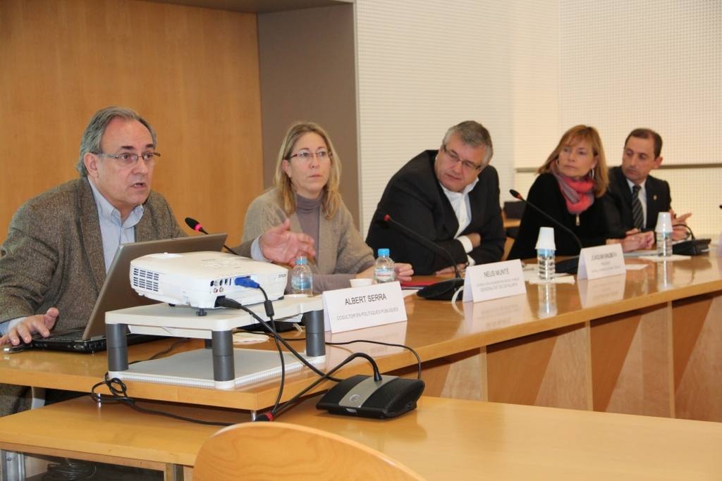 La Consellera de Benestar i Família es compromet a prioritzar les polítiques socials al Baix Llobregat