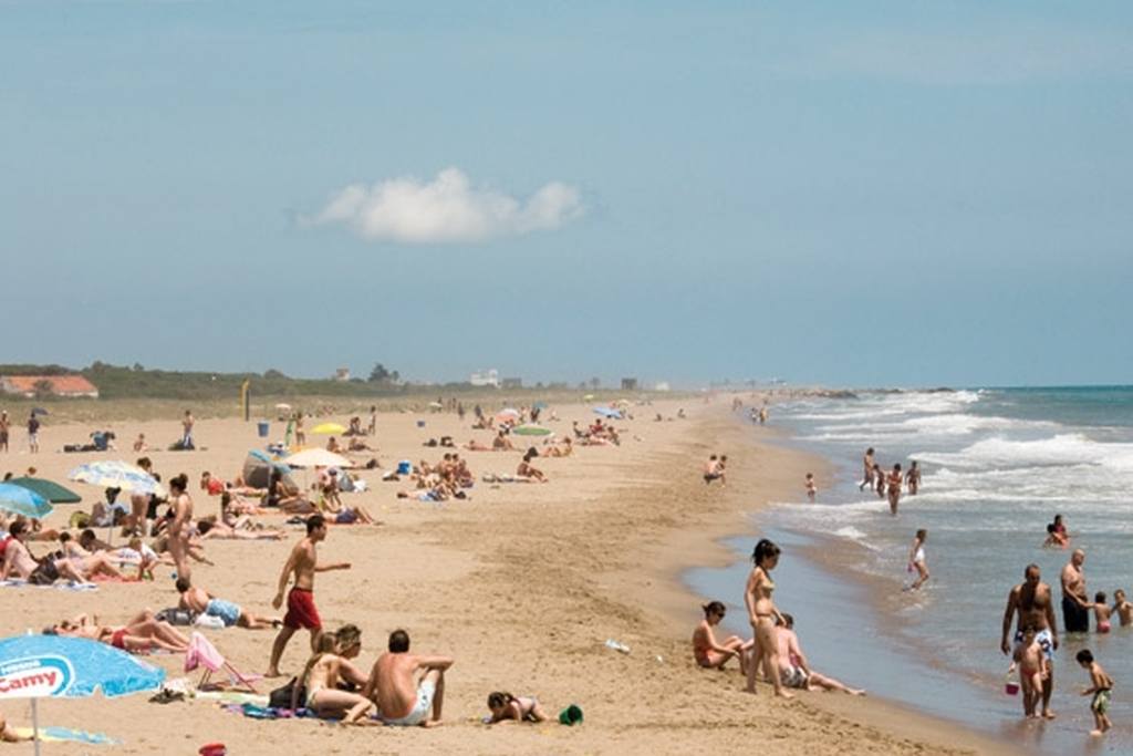 L’Ajuntament de Viladecans vol aplicar una taxa per poder aparcar a la seva platja