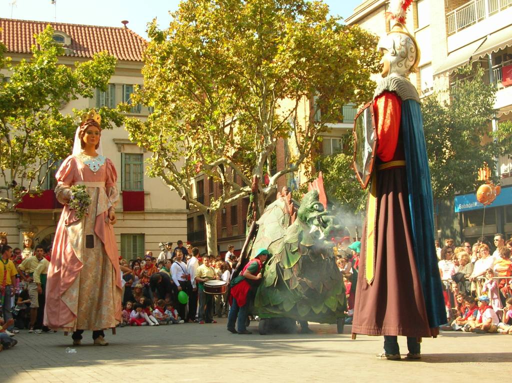 El Drac i els gegants Guillem i Violant de Sant Feliu celebren els 30 anys