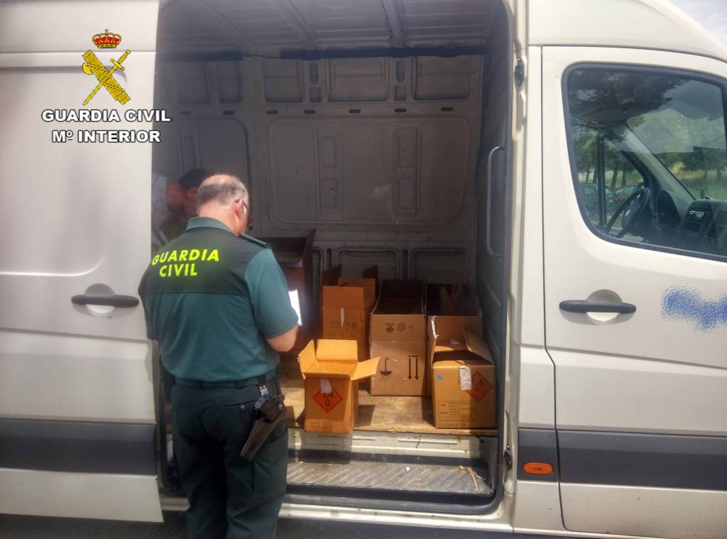 La Guàrdia Civil intervé 17.600 unitats de productes pirotècnics a Castelldefels