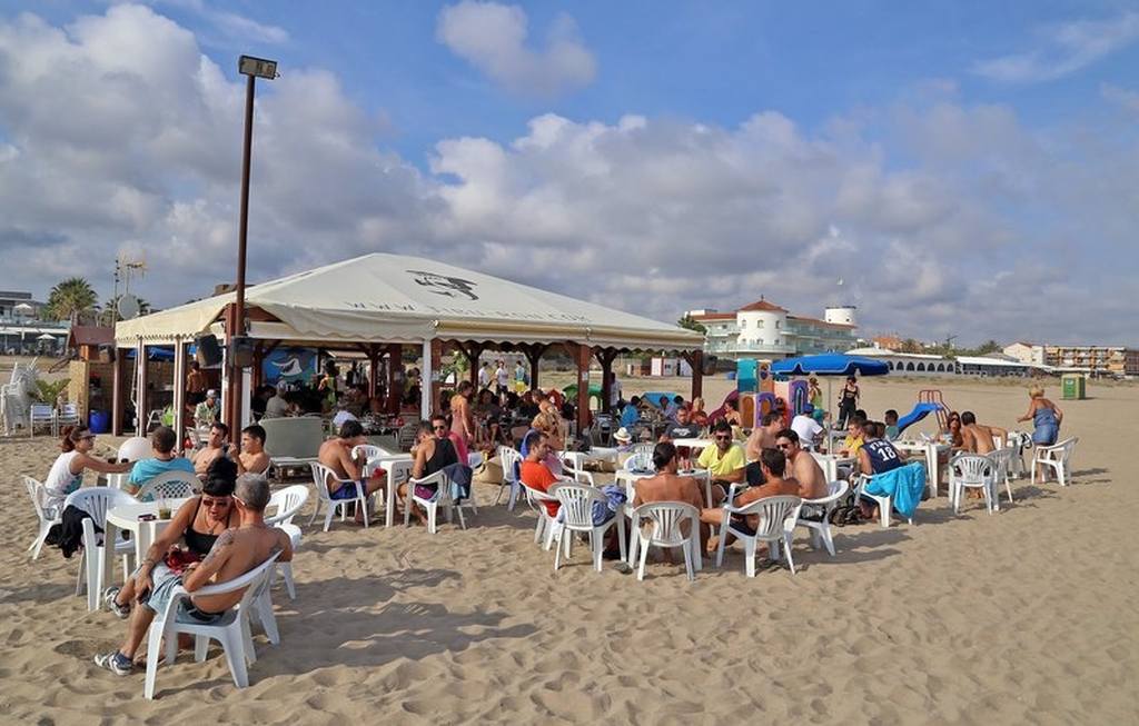 Volen convertir la platja de Castelldefels en una “smart beach”