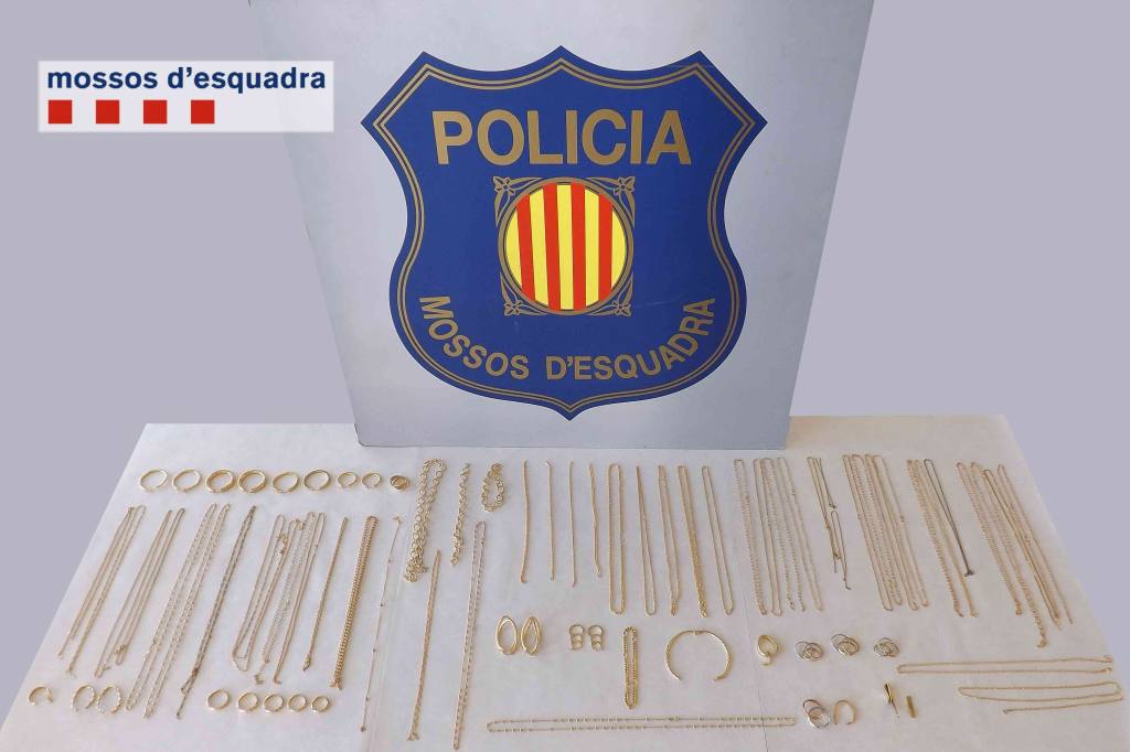 Desarticulada a Barcelona una organització criminal dedicada a la venda de joies falses