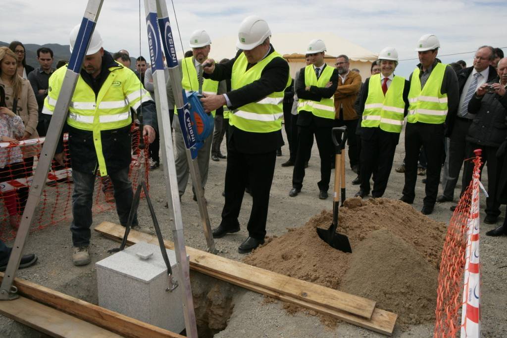 Decathlon col·loca la primera pedra del nou centre logístic a Can Margarit