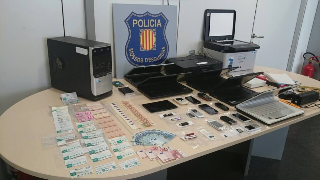 Els Mossos desarticulen un grup que falsificava i distribuïa títols falsos de transports públics de Barcelona