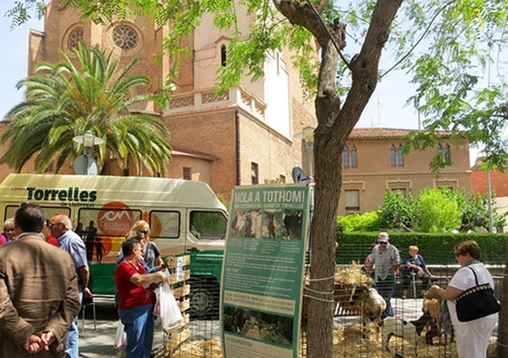 Una furgoneta promociona turísticament Torrelles arreu de Catalunya