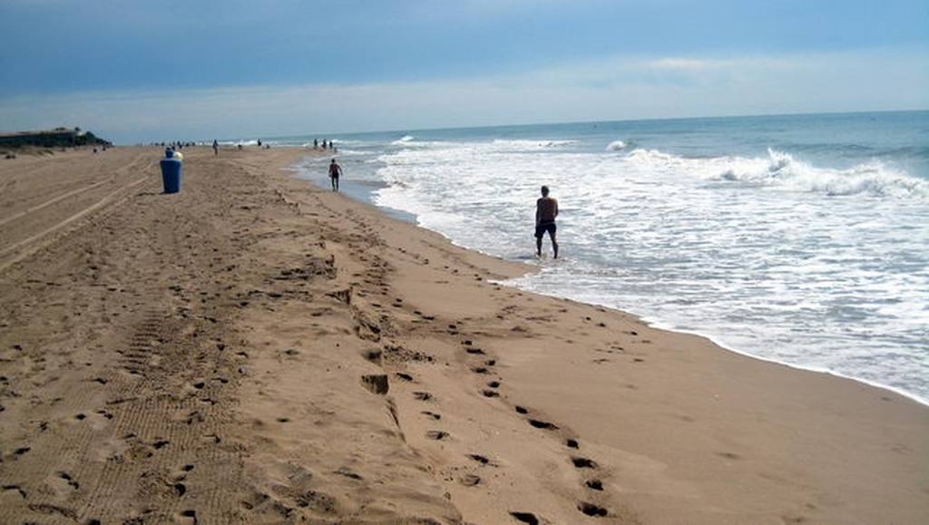 Comença la regeneració i conservació de les platges de Gavà