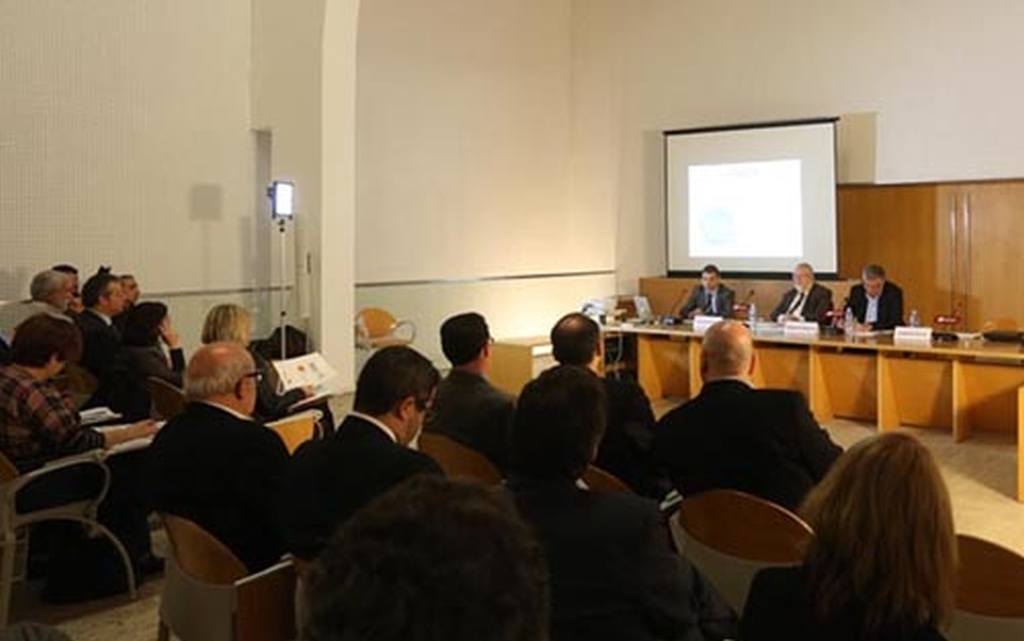 Els alcaldes del Baix Llobregat ja coneixen el Catàleg de Serveis 2014