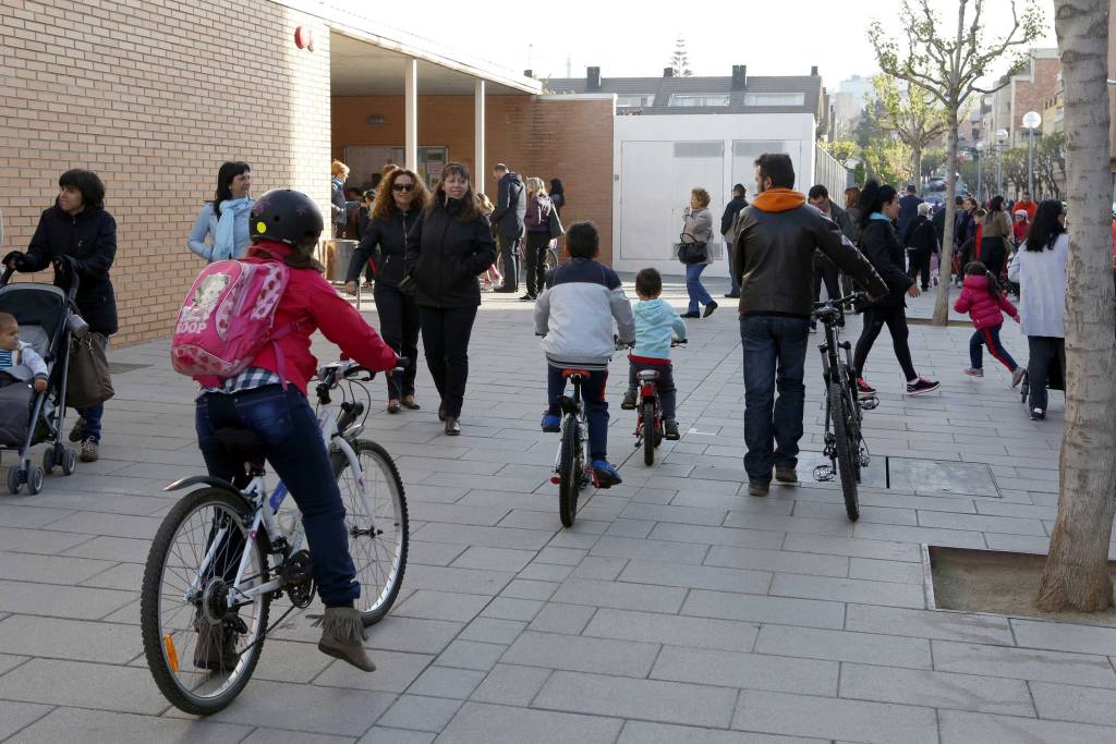 Uns 300 infants de Sant Joan donen la benvinguda a la primavera en bici