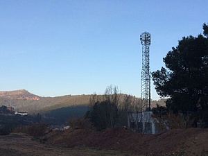 L'antena està situada prop del centre escolar