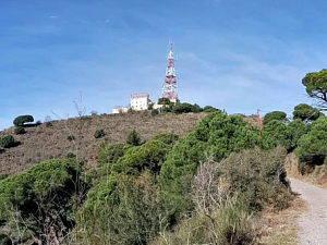 La  Torre del cim de Sant Pere Màrtir (Parc Natural de Collserola)