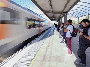 El projecte de la nova línia de ferrocarril soterrada que haurà d’anar des de Cornellà de Llobregat a Castelldefels per la banda urbana de les ciutats, l’anomenat “Metro del Delta”, va ser fruit de l’acord entre la Generalitat i el Govern d’Espanya el 2006