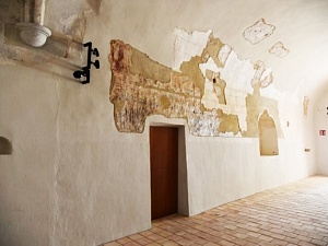 Aquesta darrera fase ha tingut com a objectiu la restauració de les restes de les pintures murals que decoren l’interior del temple