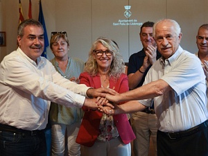 La Sala de Plens de l'Ajuntament de Sant Feliu de Llobregat va acollir ahir la presentació del pacte de govern entre PSC, Tots Som Sant Feliu i Veïns per Sant Feliu