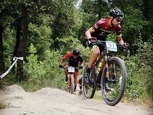 La cursa ciclista, organitzada pel Club BTT La Familia, repeteix el seu tècnic circuit pels camins de la muntanya