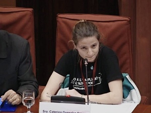 Àlex Eslava i Caterina González, del col·lectiu de la Gent del fang,en la seva intervenció aquest dimecres al Parlament de Catalunya.