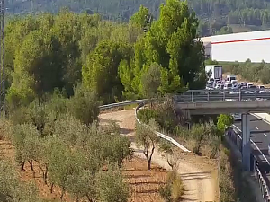 L'autopista A-2 es va haver de tallar a Esparreguera en sentit Lleida i això va provocar retencions