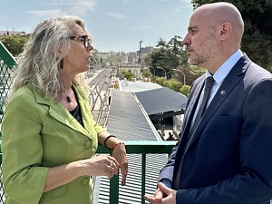 Lourdes Borrell i Carlos Prieto, durant la visita del delegat del Govern a Catalunya a Sant Feliu de Llobregat