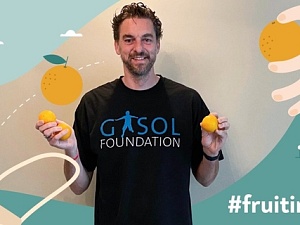 El jugador de bàsquet, Pau Gasol, i la Gasol Foundation llancen el repte #fruitimpact