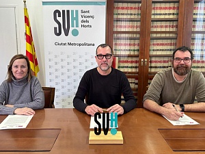 Aquest dijous l’alcalde Miguel Comino, el portaveu de Sant Vicenç en Comú Podem, Jordi Gil i la portaveu de Junts per Sant Vicenç, Maite Aymerich, han signat l’acord