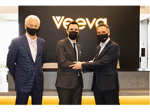 El conseller d’Empresa i Treball, Roger Torrent, i el president de Veeva Europe, Chris Moore, van inaugurar ahir divendres les noves instal·lacions de l’empresa nord-americana Veeva a Cornellà de Llobregat