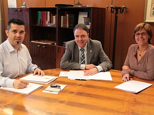 Isidre sierra, alcalde de Sant Climent de Llobregat, i a la seva dreta el diputat delegat d'Espais Naturals i Medi Ambient de la Diputació de Barcelona, Valentí Junyent