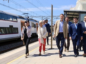El president de la Generalitat ha visitat l'estació de tren de Gavà, afectada per una avaria