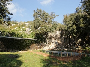 Cova de Can Sant Saduní a Begues