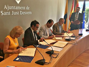 L'Ajuntament de Sant Just Desvern va acollir l'acte de signatura