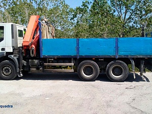 Els Mossos van esbrinar que el camió havia estat robat a primera hora del matí a Viladecans i que anava carregat amb 6.000 quilograms de material de construcció