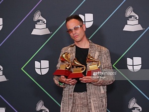 El castelldefelenc amb els seus tres Latin Grammy