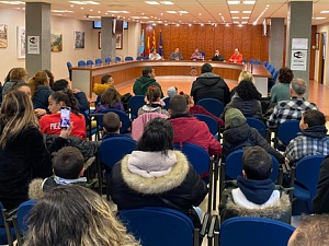 El grup municipalista va acompanyar a les famílies i alumnes de l’Escola Joan Maragall a la reunió amb el govern local 