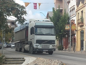 Vallirana pateix un important fluxe de camions en el seu municipi
