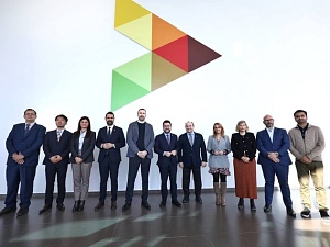 El president de la Generalitat, Pere Aragonès, ha encapçalat l’acte de presentació de la nova sala blanca de l’empresa IDEADED