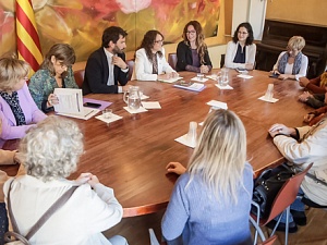 La consellera d’Igualtat i Feminismes, Tània Verge, va explicar en la visita a Sant Feliu de Llobregat els detalls del nou Acord Marc 2022-2025