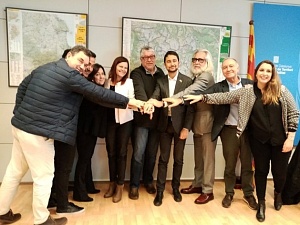 Damià Calvet, Antoni Balmón i Joan Jaume Oms, juntament amb representants dels cinc municipis que abasta el projecte de la C-245