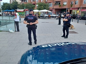Continuen els dispositius policials a Cornellà de Llobregat