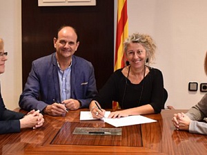 L'alcaldessa accidental de Sant Feliu, Lourdes Borrell, i l'alcalde de Sant Just, Josep Perpinyà, van realitzar la signatura de l'acord 